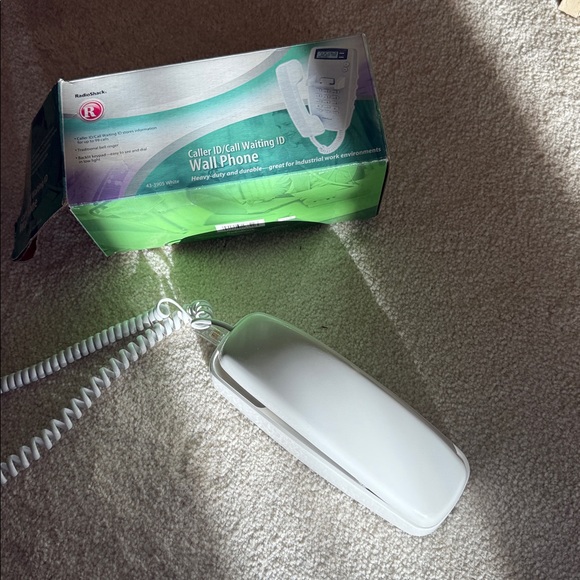 Pristine new in box Land line wall or desk Phone - Picture 6 of 6